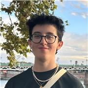 Titulada en First Certificate (B1) de Cambridge y avanzado (C1) de la EOI. Ofrezco refuerzo de inglés para todos los cursos de Primaria, ESO, Bachillerato y Selectividad